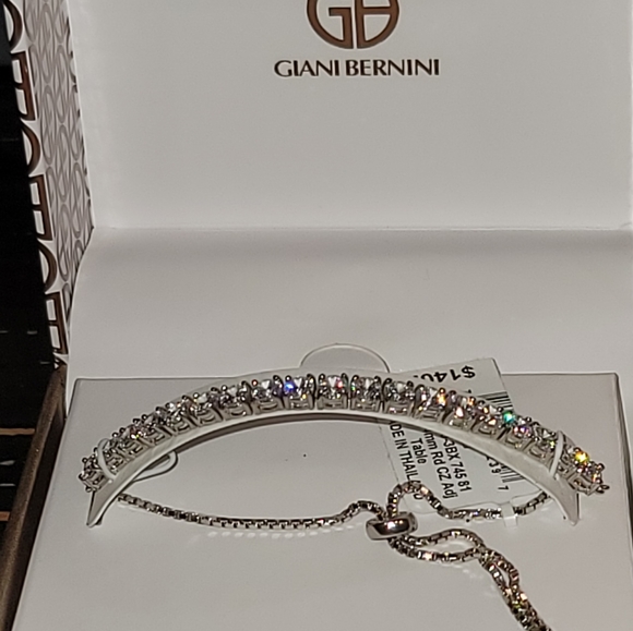 NWT adjustable bracelet - Picture 2 of 3